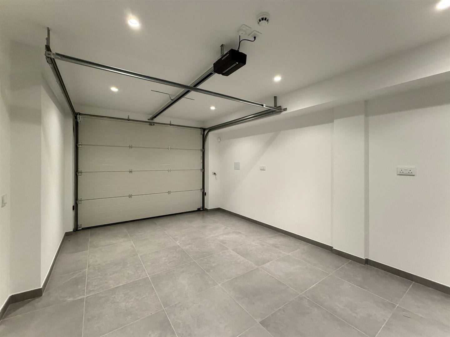 Image of House - 3 Bedrooms - 4 Bathrooms for Sale in North Gorge-Gibraltar, Image 5